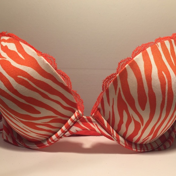 Lot of 3 Victoria Secret Bras. Size 32 D - Picture 2 of 4